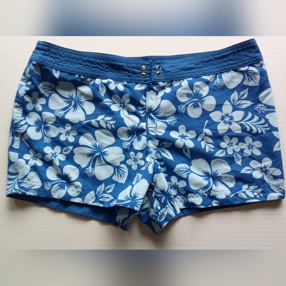 Women's Hibiscus Bermudas
